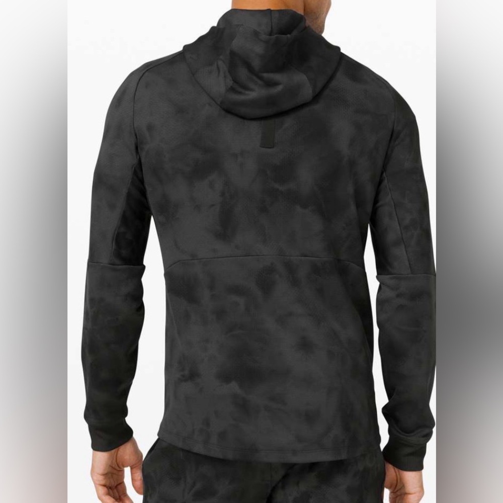 1069. Lululemon Textured Tech 
Diamond Dye Anchor Graphite Grey mens large